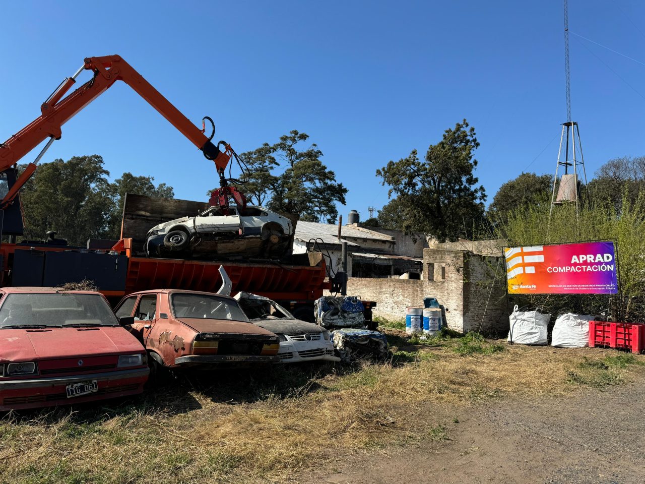 Di Gregorio informó la compactación de más de 3500 vehículos acumulados en Santa Emilia