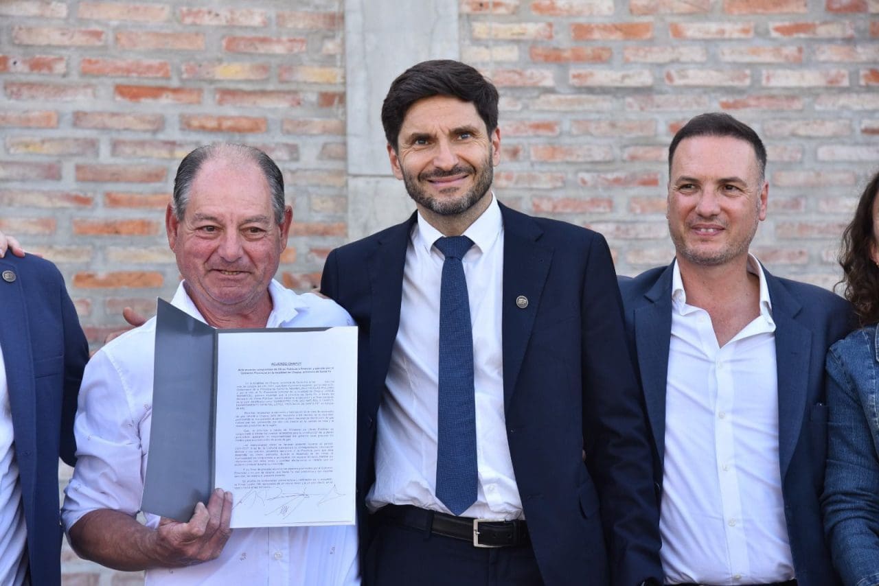 Pullaro entregó aportes por más de cien millones de pesos a instituciones de General López