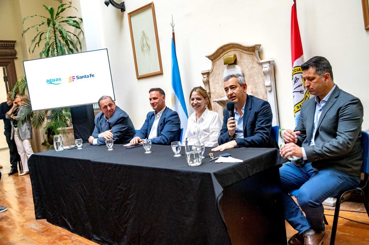 Rosario: Javkin participó de la apertura de sobres licitatorios para histórica obra de renovación de redes de agua