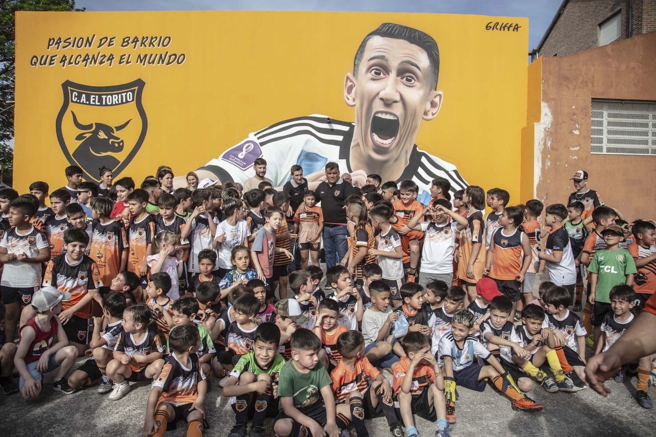 Rosario: Di María tiene un nuevo mural en el club que lo vio nacer