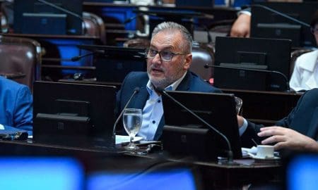 Lewandowski cuestiona privatización de la Vía Navegable Troncal en informe del Jefe de Gabinete