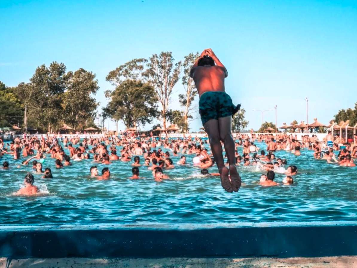 Teodelina: Última temporada para la vieja pileta del Balneario El Edén