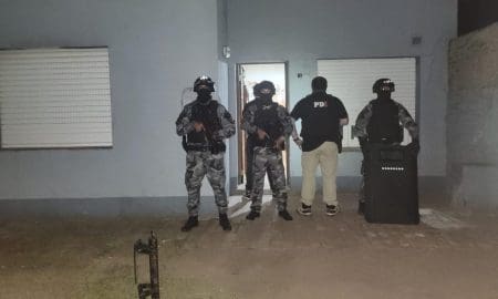 Firmat: PDI aprehendió a tres hombres y tres mujeres por microtráfico