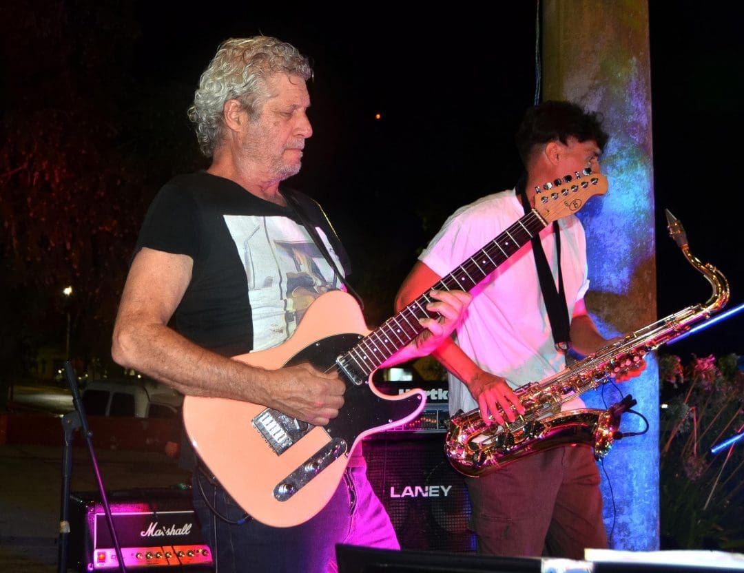 Ni la Lluvia los Detuvo: Noche a Puro Rock en Villa Cañás