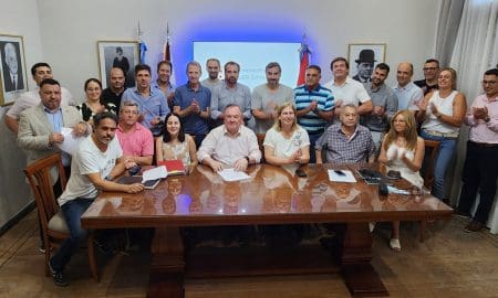 Unidos formalizó su frente electoral con nuevas adhesiones