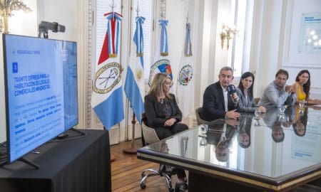 Javkin presentó 11 nuevas medidas de simplificación de trámites, habilitaciones y reclamos