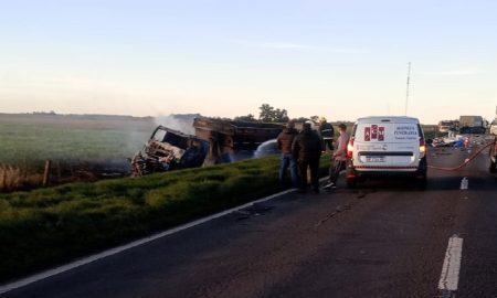 Elortondo: Una ambulancia chocó con un camión, murieron un médico y el chofer
