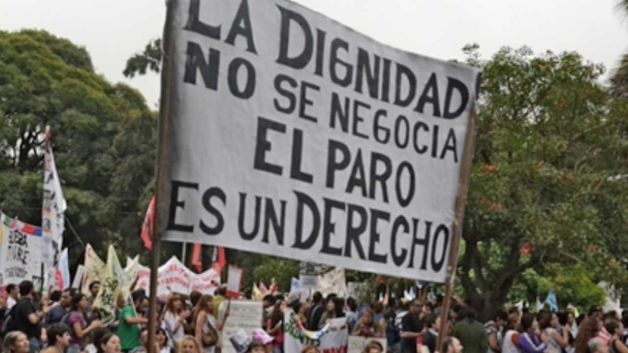Por decreto el Gobierno limitó el derecho a huelga y amplió las actividades esenciales