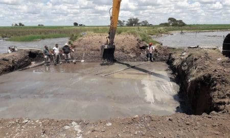 La Provincia avanza con las obras de regulación hídrica de las lagunas Las Encadenadas y la recuperación de caminos en Villa Cañás
