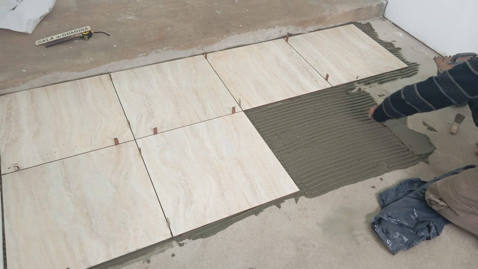 Wheelwright: La Comuna refacciona los baños de internación del SAMCo gracias al programa FonRES