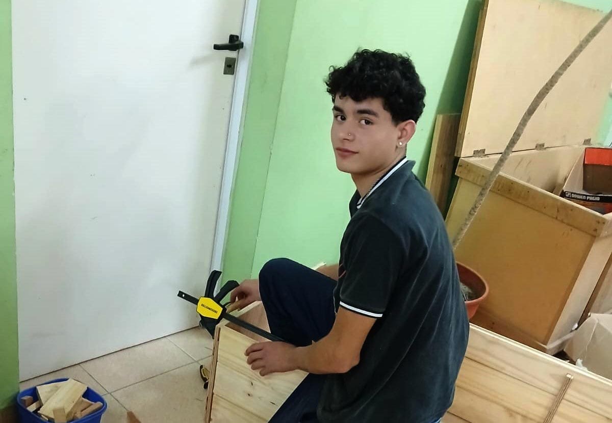 Villa Cañás: Jóvenes participan de un taller de carpintería en el marco del Programa Nueva Oportunidad