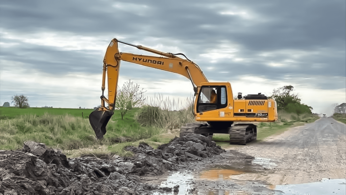María Teresa: Avanza la limpieza de canales y la reconstrucción de caminos tras la inundación