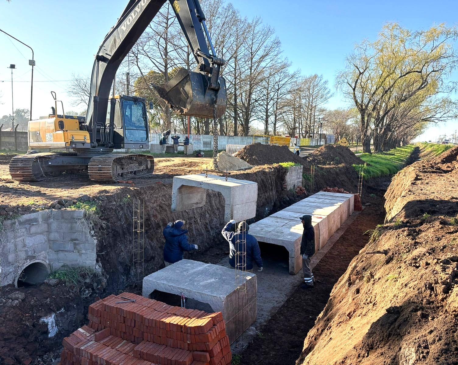 Villa Cañás: Continúan las obras de desagües para mejorar el escurrimiento del agua