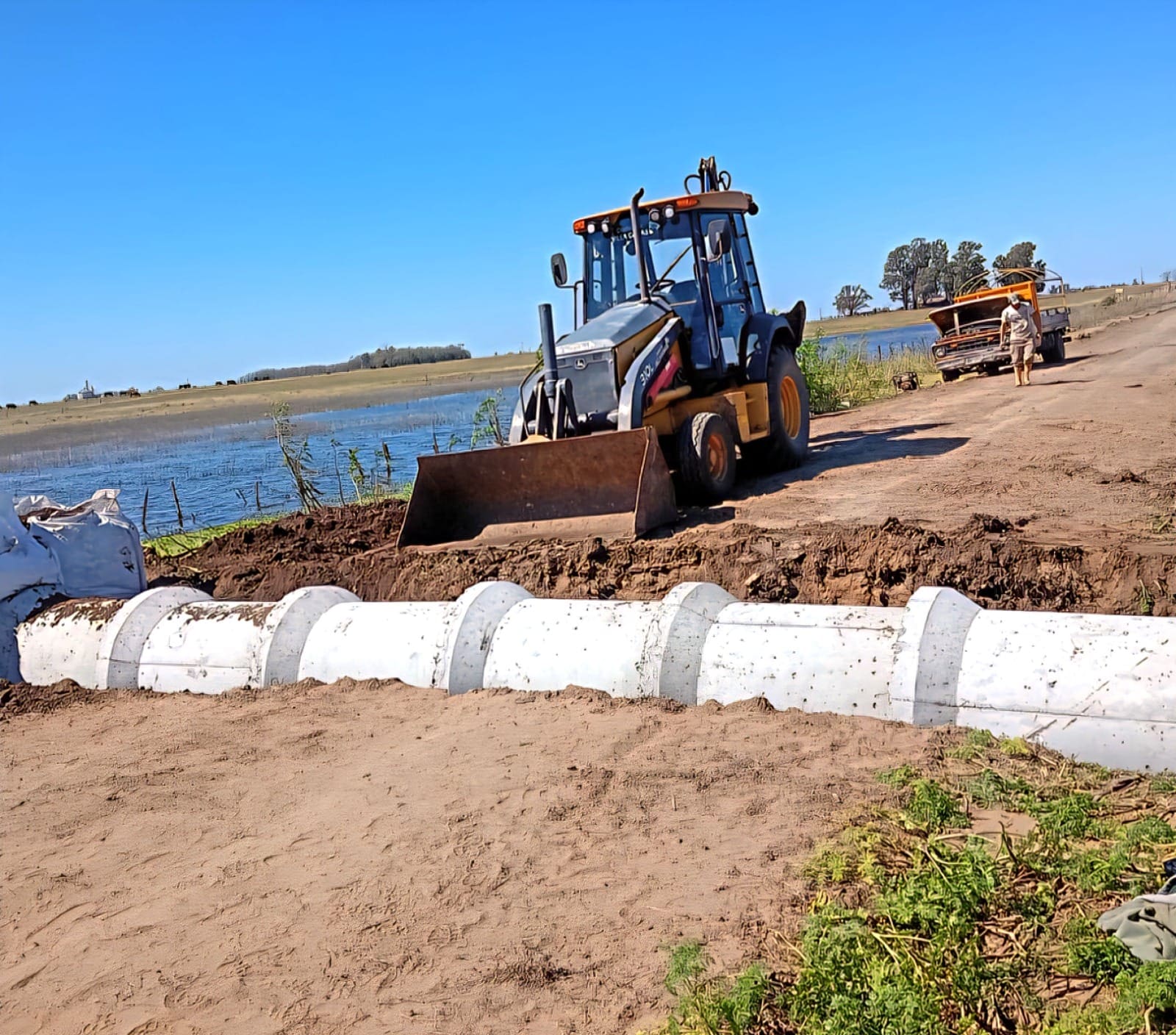 Villa Cañás: El municipio reparó caminos rurales dañados por las lluvias