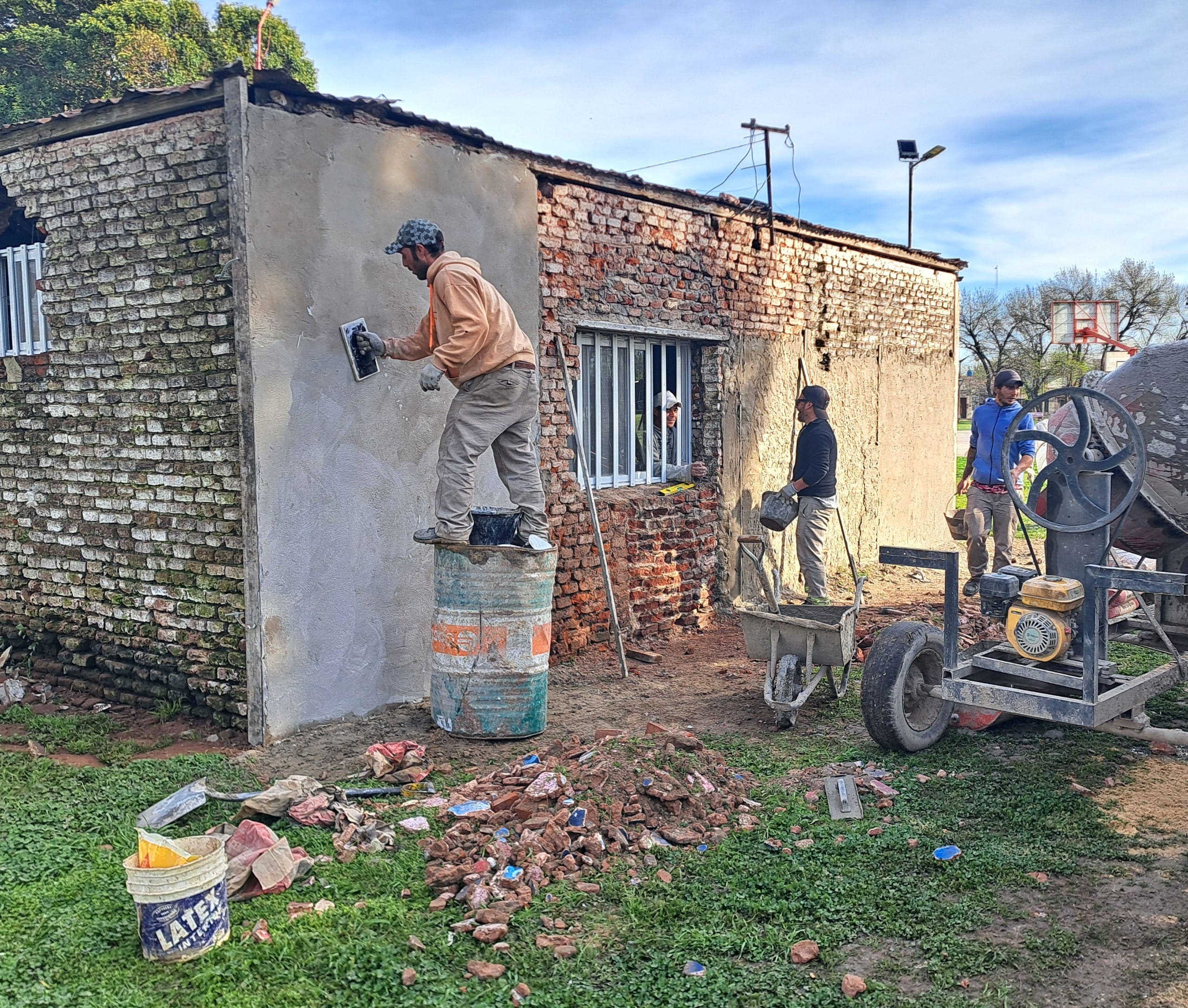 Villa Cañás: Ponen en valor el salón de deportes del Prado Español