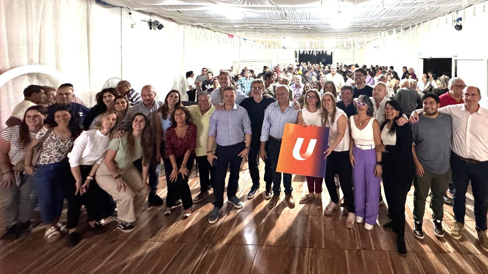 Con amplio respaldo, Unidos Firmat concluyó su campaña de apoyo a Gisela Scaglia