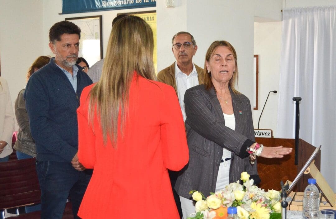El Intendente Gizzi, el gabinete y concejales juraron la nueva Constitución de Santa Fe El Intendente Gizzi, el gabinete y concejales juraron la nueva Constitución de Santa Fe
