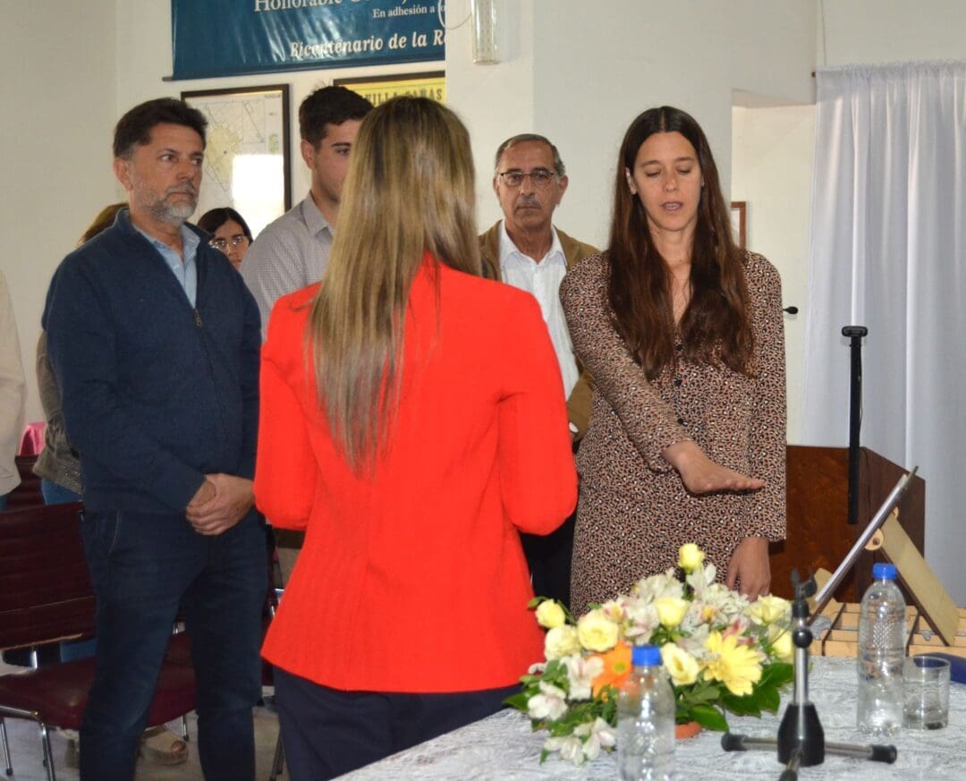 El Intendente Gizzi, el gabinete y concejales juraron la nueva Constitución de Santa Fe El Intendente Gizzi, el gabinete y concejales juraron la nueva Constitución de Santa Fe