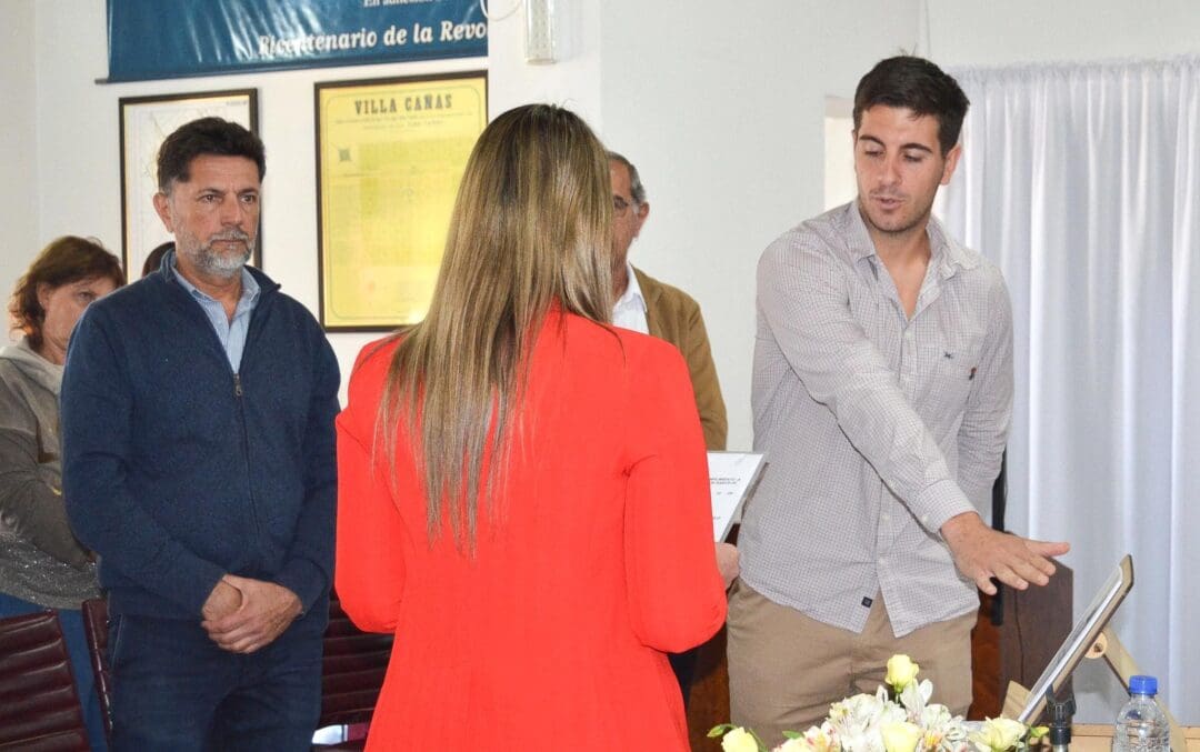 El Intendente Gizzi, el gabinete y concejales juraron la nueva Constitución de Santa Fe El Intendente Gizzi, el gabinete y concejales juraron la nueva Constitución de Santa Fe