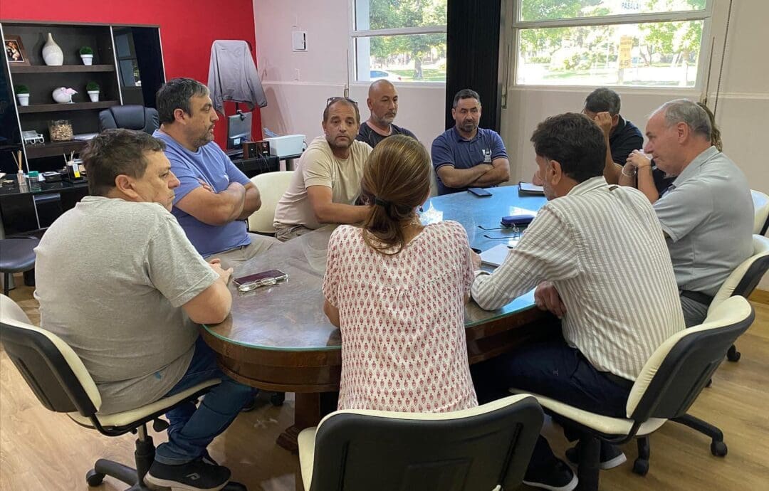 Villa Cañás: Se levantó el paro de municipales tras varios días de conflicto Villa Cañás: Se levantó el paro de municipales tras varios días de conflicto