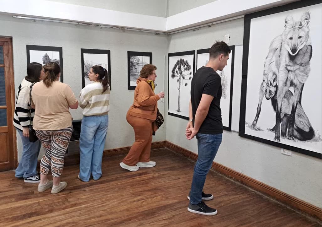 Villa Cañás: Inauguró la muestra de arte “Sentimientos provocados” de Daniel Rasello