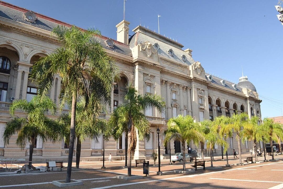 Santa Fe ajusta el empleo público con menos trabajadores y más cargos políticos