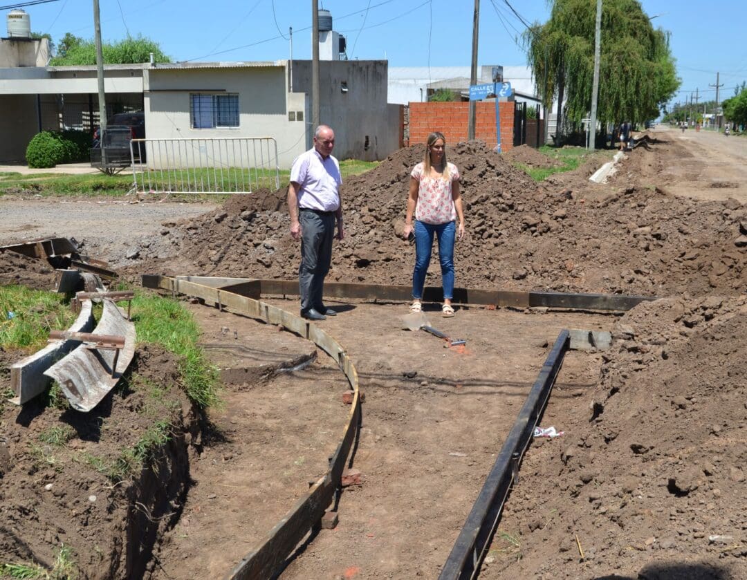 Villa Cañás: El municipio continúa con obras de cordón cuneta Villa Cañás: El municipio continúa con obras de cordón cuneta