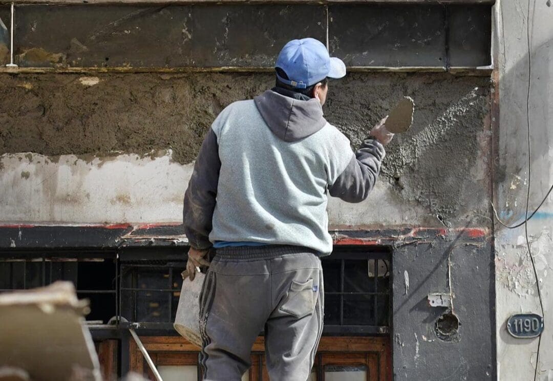Trabajar en negro cuesta caro: Los ingresos son 57% más bajos que en blanco