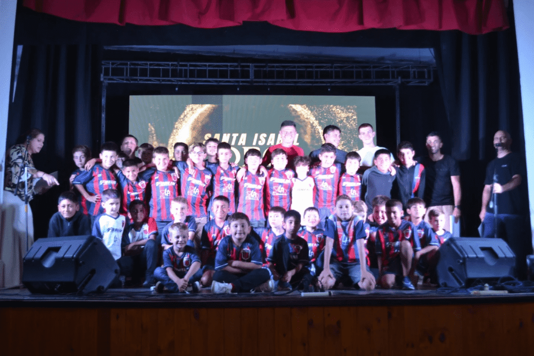 Santa Isabel celebró su Fiesta del Deporte con reconocimientos a clubes y deportistas Santa Isabel celebró su Fiesta del Deporte con reconocimientos a clubes y deportistas