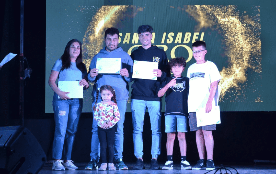 Santa Isabel celebró su Fiesta del Deporte con reconocimientos a clubes y deportistas Santa Isabel celebró su Fiesta del Deporte con reconocimientos a clubes y deportistas