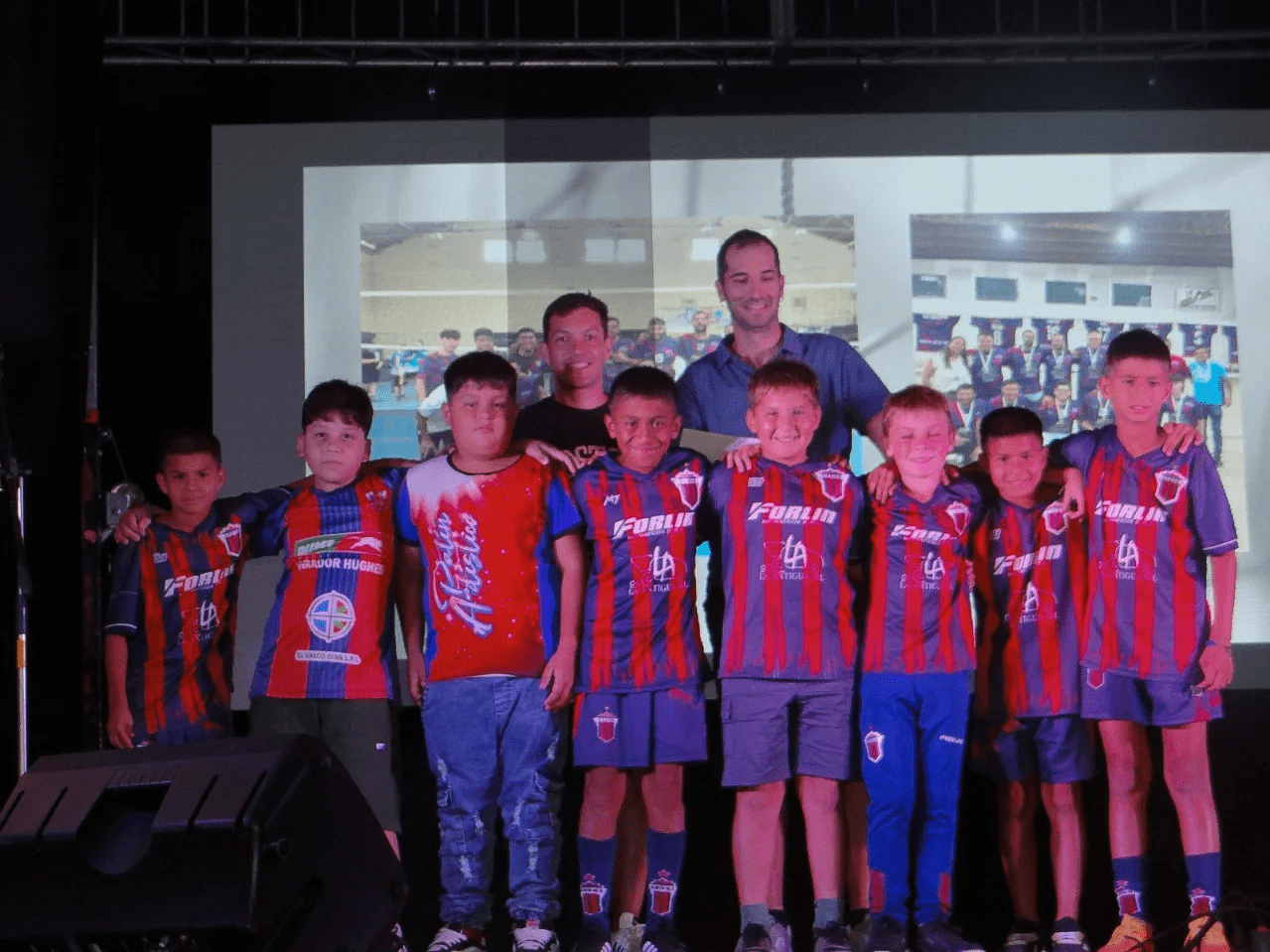 Santa Isabel celebró su Fiesta del Deporte con reconocimientos a clubes y deportistas Santa Isabel celebró su Fiesta del Deporte con reconocimientos a clubes y deportistas