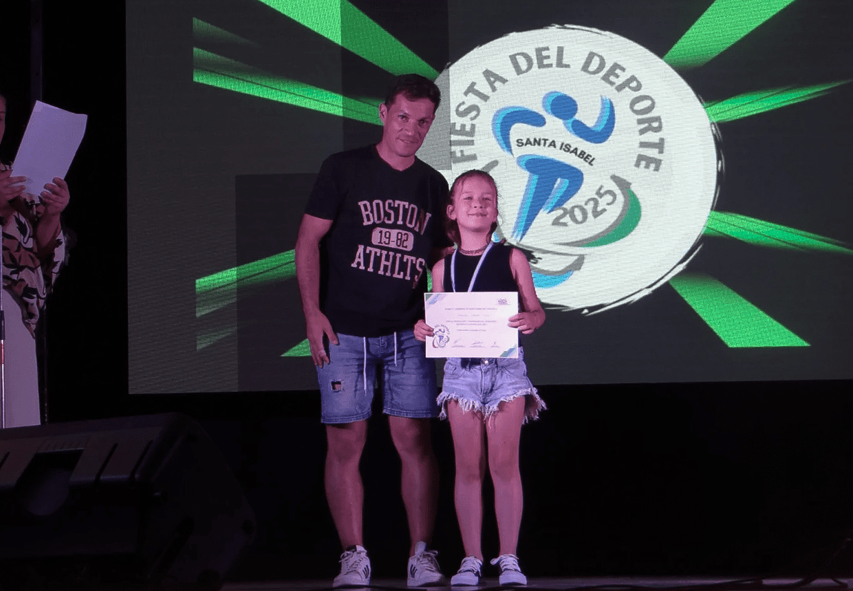 Santa Isabel celebró su Fiesta del Deporte con reconocimientos a clubes y deportistas Santa Isabel celebró su Fiesta del Deporte con reconocimientos a clubes y deportistas