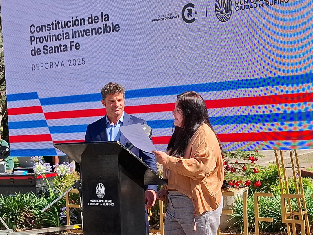 Rufino: Jura del intendente por la nueva Constitución Provincial y reconocimiento a egresados del Plan FinEs