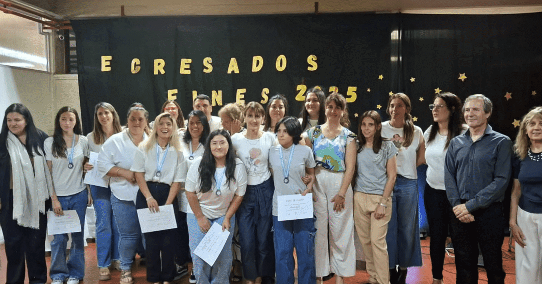 Rufino: Jura del intendente por la nueva Constitución Provincial y reconocimiento a egresados del Plan FinEs Rufino: Jura del intendente por la nueva Constitución Provincial y reconocimiento a egresados del Plan FinEs