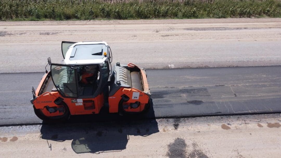 Empezaron a pavimentar la nueva Ruta 96: La alternativa a la peligrosa Ruta Nacional 33