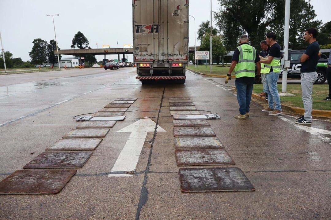 Pesaje de camiones: Hasta 25.000 kilos de exceso y multas que llegan a 18 millones de pesos Pesaje de camiones: Hasta 25.000 kilos de exceso y multas que llegan a 18 millones de pesos