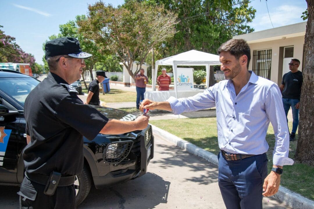 Pullaro recorrió localidades de los departamentos General López y Caseros
