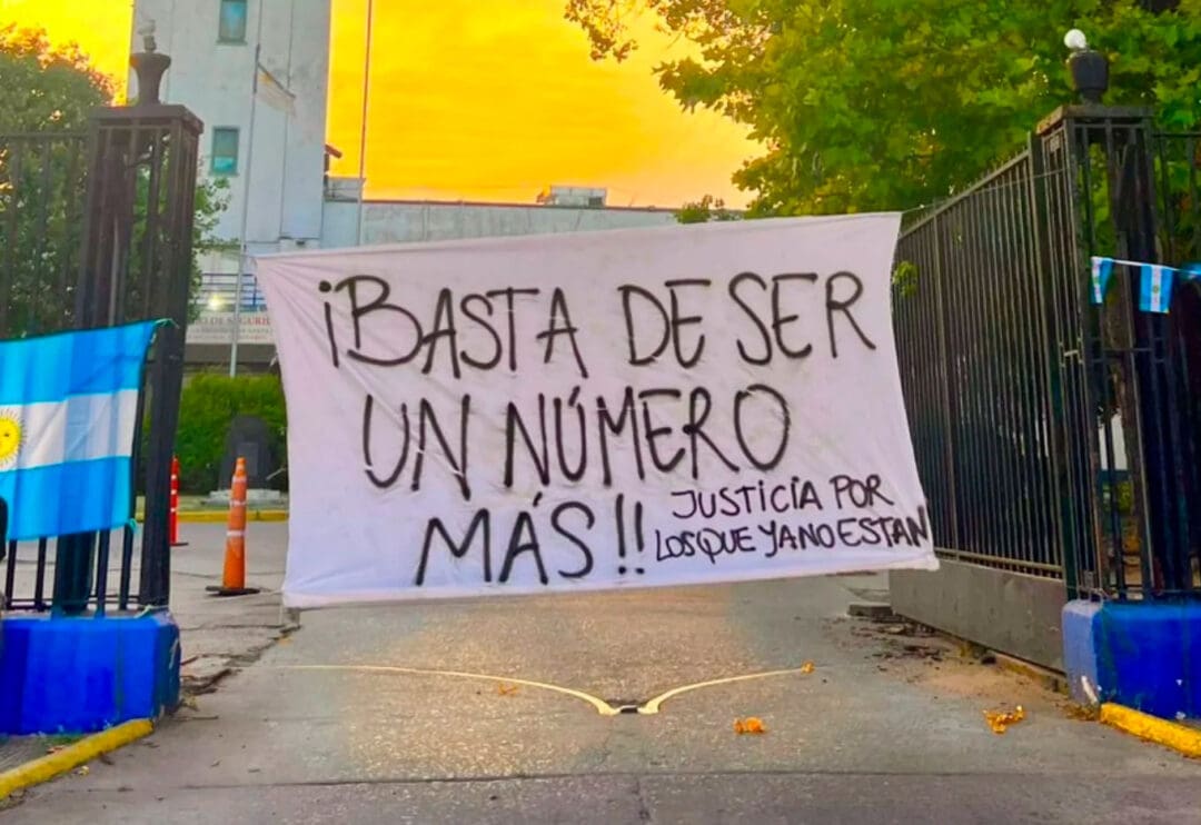 Por los que ya no están: Fuerte reclamo policial en Rosario, en medio del creciente malestar interno