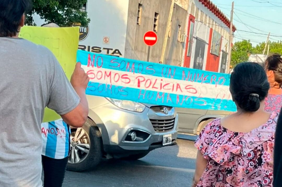 Por los que ya no están: Fuerte reclamo policial en Rosario, en medio del creciente malestar interno