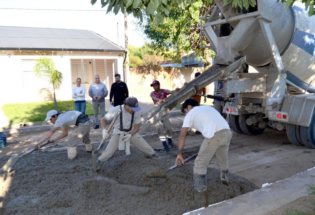 Villa Cañás: Avanzan obras de pavimento y cordón cuneta en distintos sectores de la ciudad