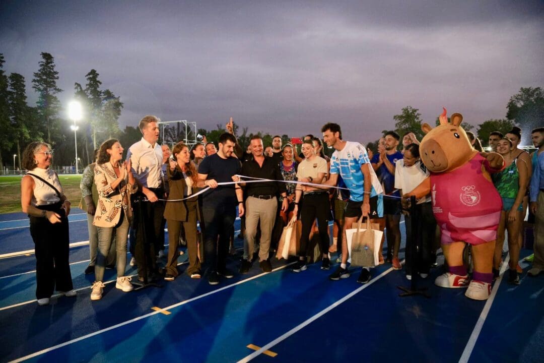 Provincia inauguró en Venado Tuerto la pista de atletismo más moderna del país