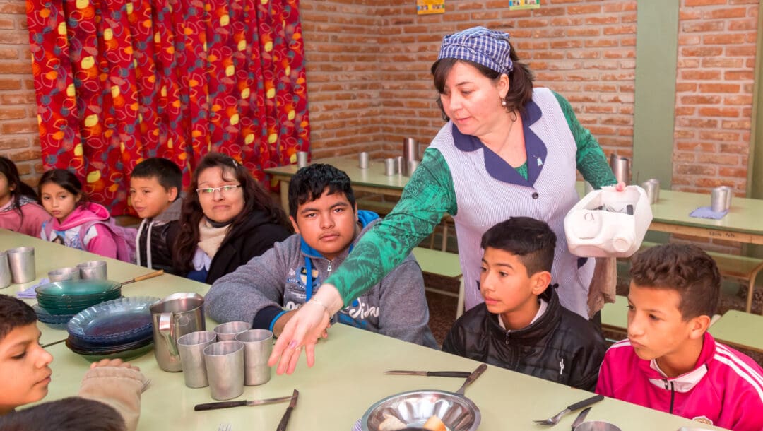 Cada vez más chicos dependen de comedores y copas de leche Cada vez más chicos dependen de comedores y copas de leche