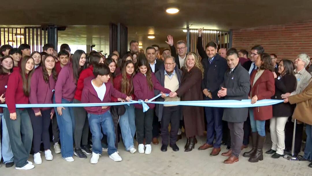 Hughes: Pullaro inauguró el nuevo edificio de la Escuela Secundaria Nº 224