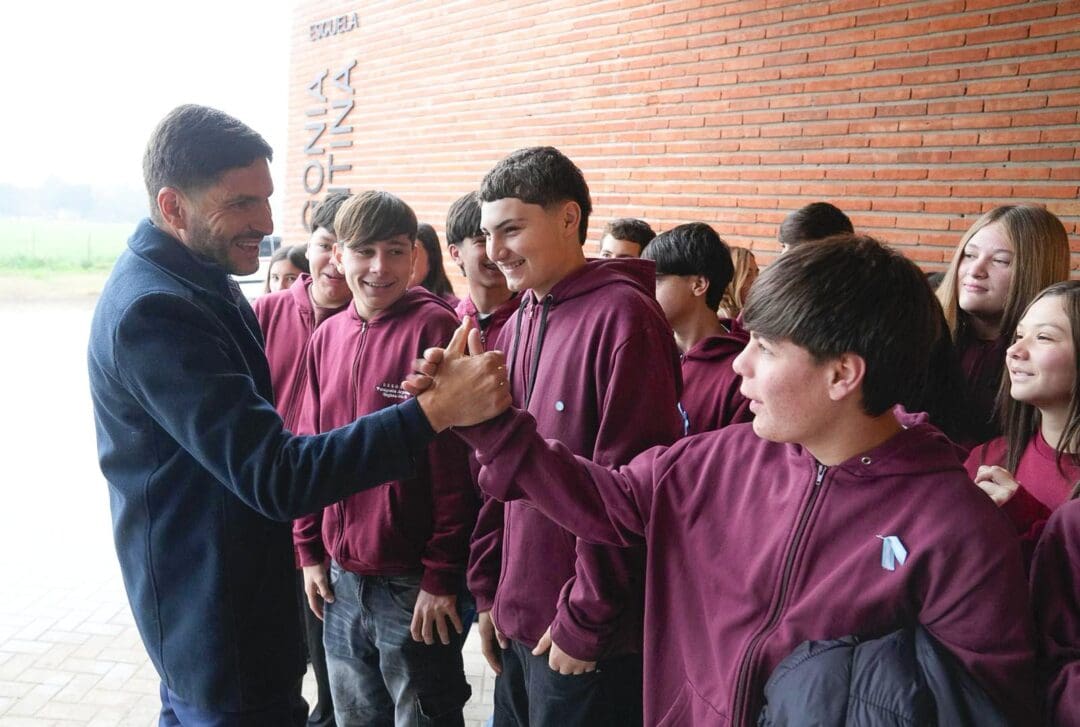 Hughes: Pullaro inauguró el nuevo edificio de la Escuela Secundaria Nº 224 Hughes: Pullaro inauguró el nuevo edificio de la Escuela Secundaria Nº 224